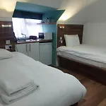 Heathrow Windsor Guest House With Airport Parking