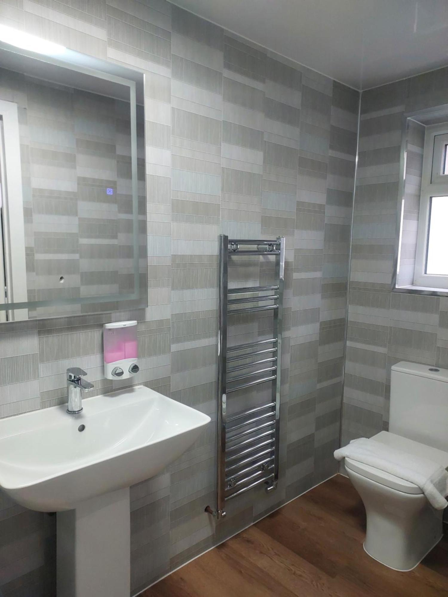 Guest house Heathrow Windsor With Airport Parking Slough