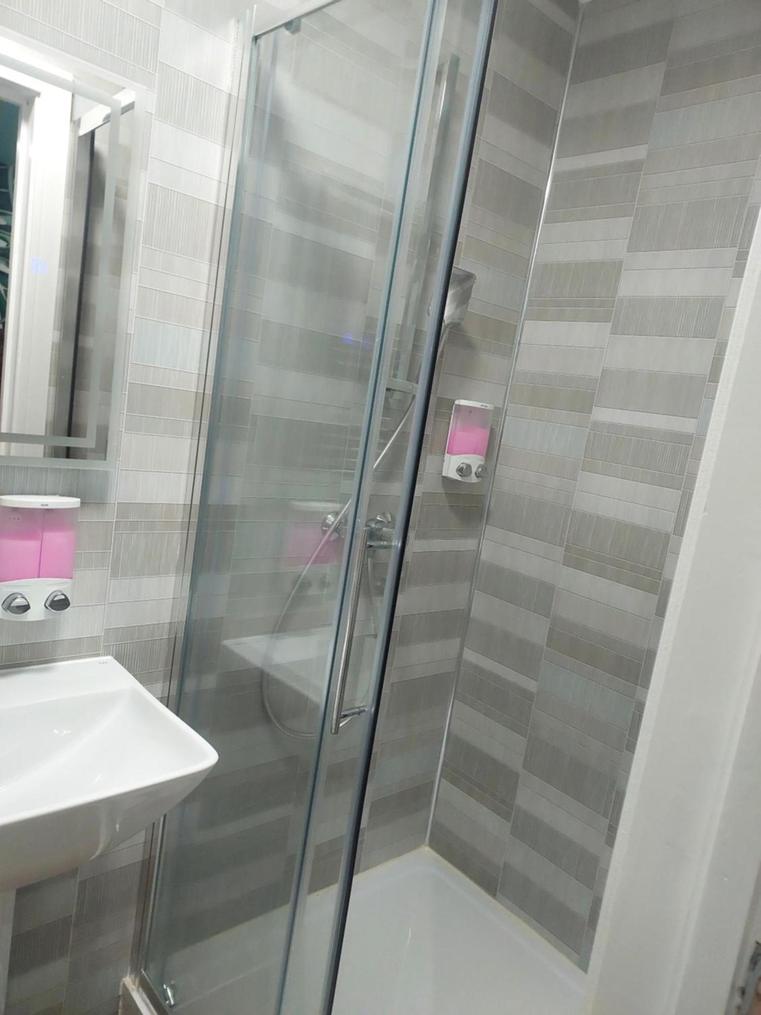 Heathrow Windsor With Airport Parking Guest house