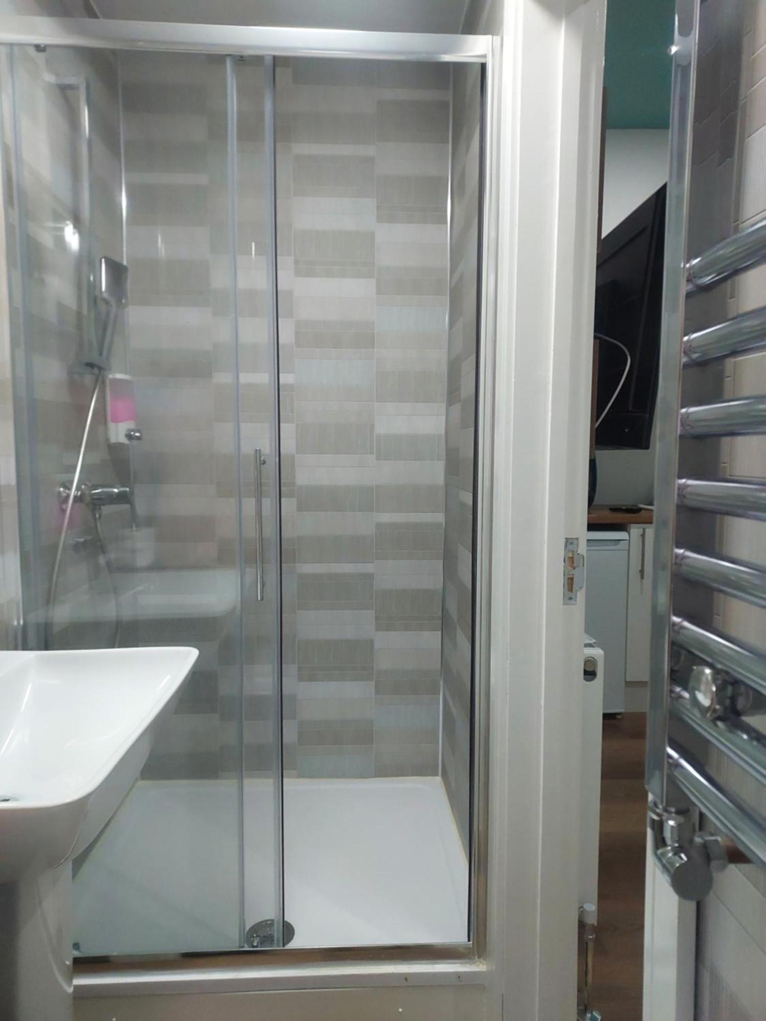Heathrow Windsor With Airport Parking Guest house *