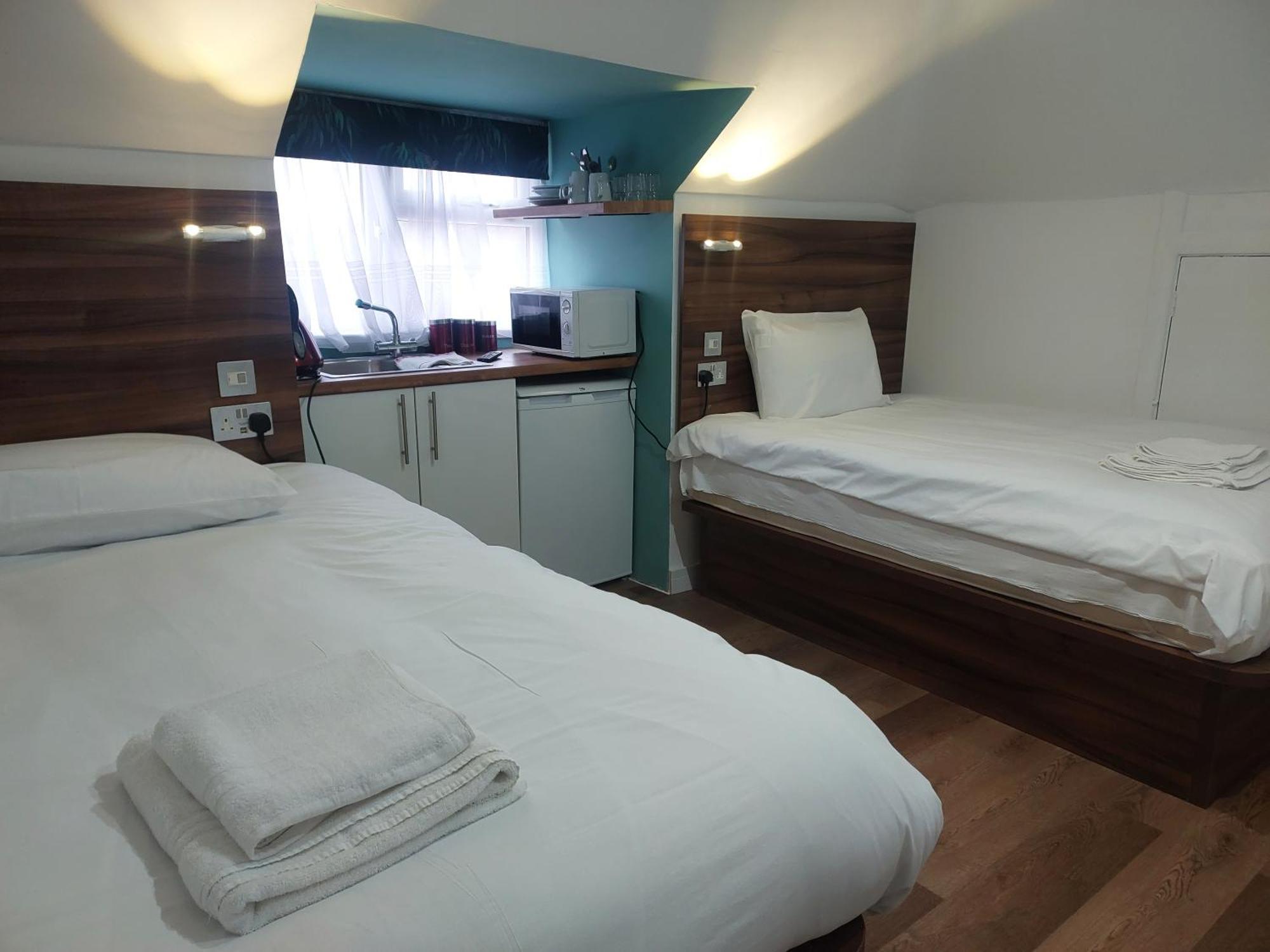 Heathrow Windsor With Airport Parking Guest house