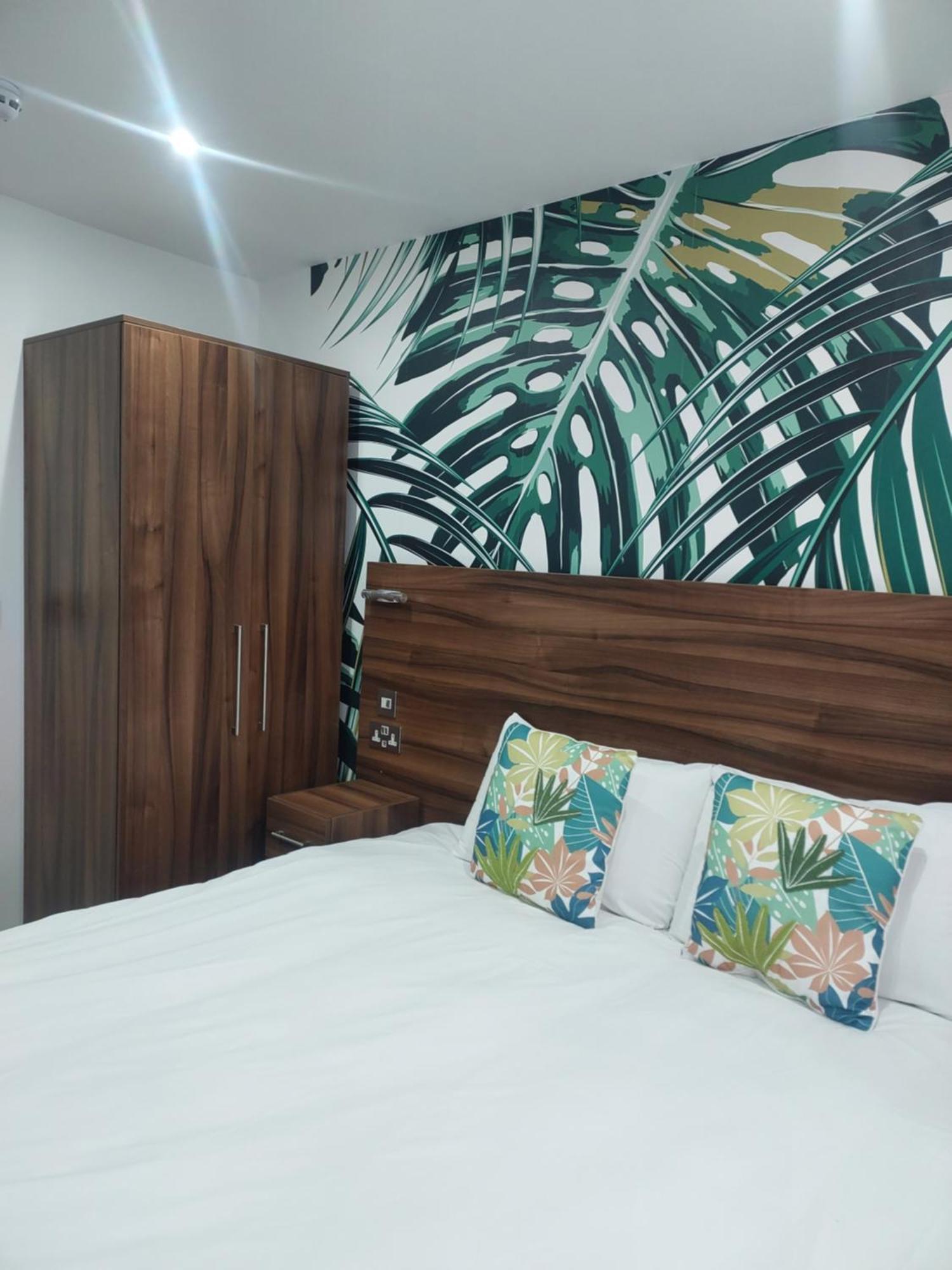 Heathrow Windsor With Airport Parking Guest house Slough