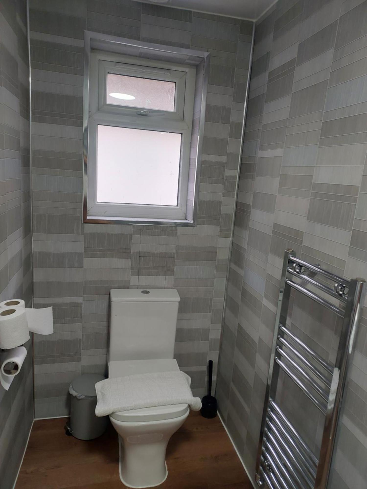 Guest house Heathrow Windsor With Airport Parking Slough