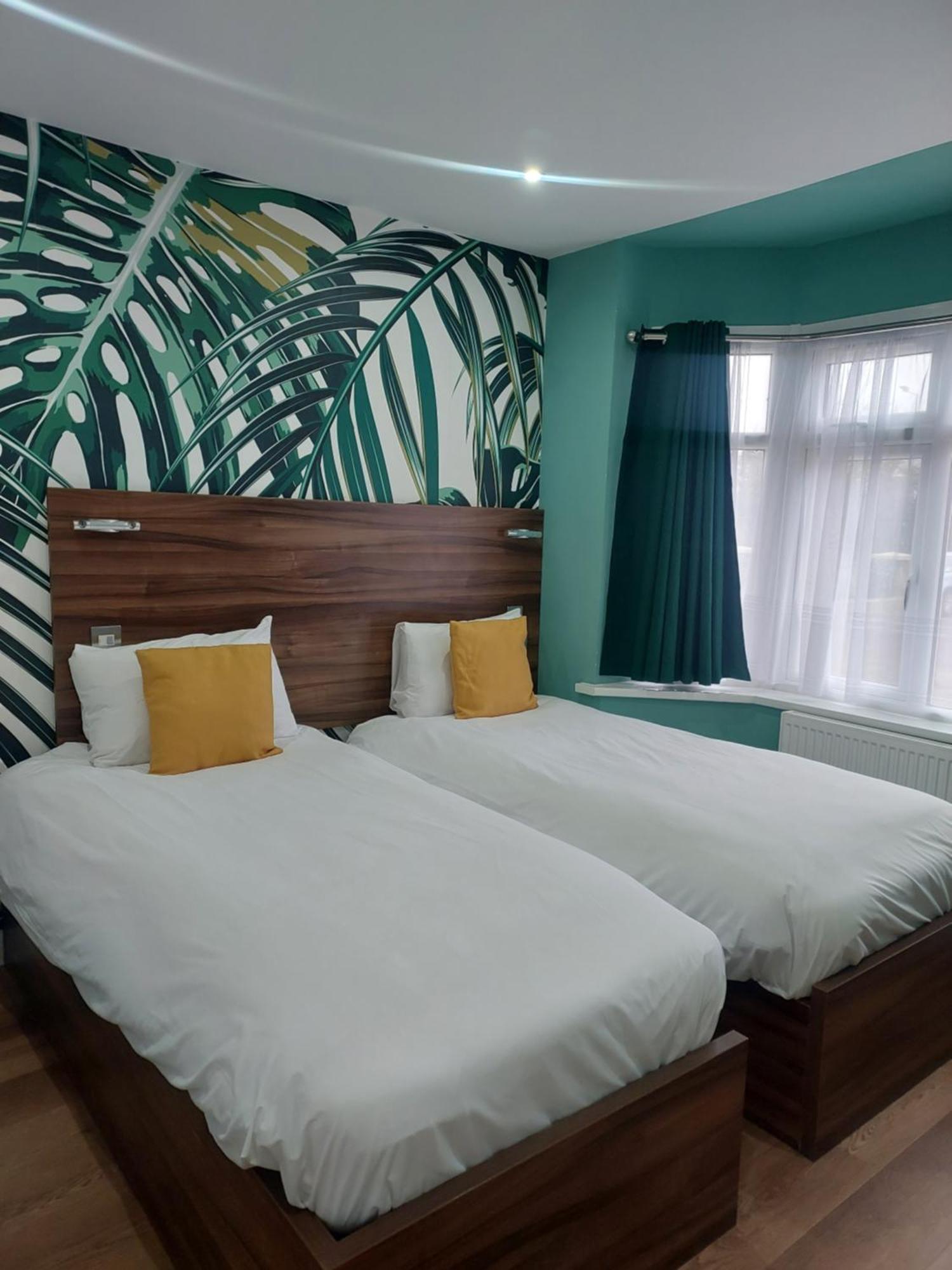 Heathrow Windsor With Airport Parking Guest house